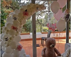 orso su luna con palloncini